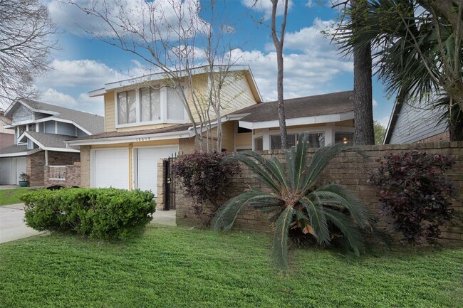 Building Photo - 10619 Chapel Hill Dr