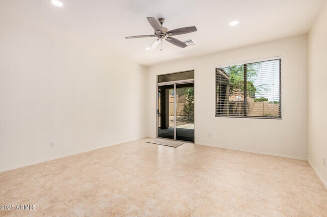 Building Photo - 298 E Diamond Trail