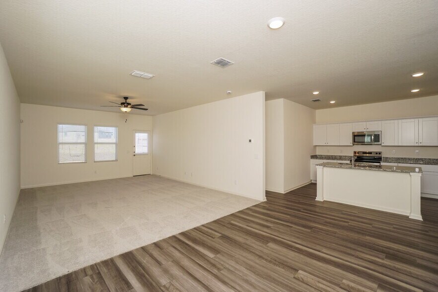 Building Photo - 5831 Texas Palm Dr