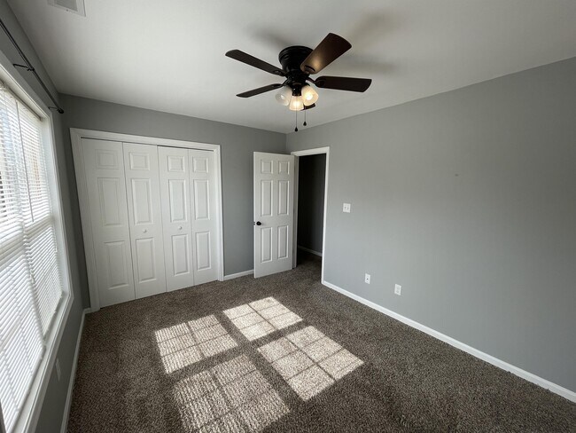 Building Photo - 1331 Middleneck Dr