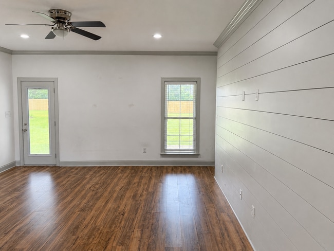 Building Photo - 5 Bedroom Home in West Lee County