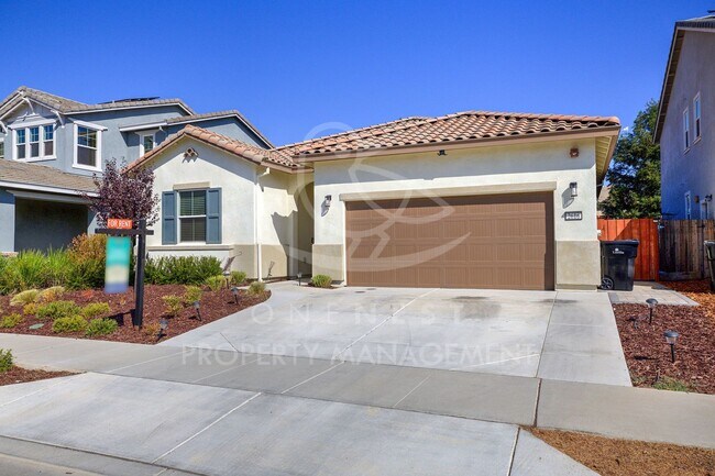 Building Photo - Fabulous floorplan; 3 bdrm 3 bthm + bonus ...