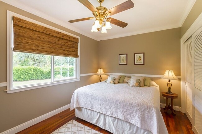 Building Photo - Estate on 1 acre 3 bedroom 2.5 baths and attached 2 car garage