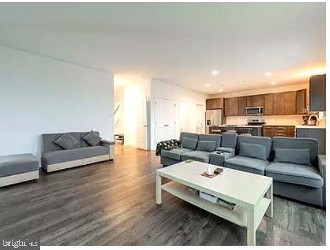 Building Photo - 5019 Forsythia Pl