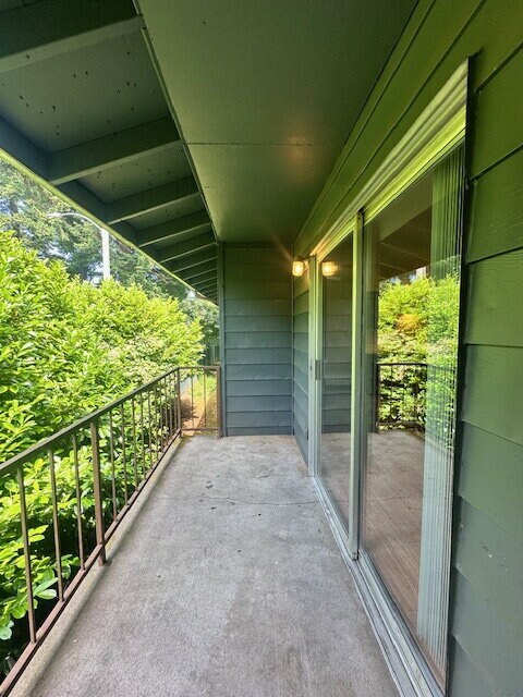 Building Photo - 2-Bedroom Apartment, Upstairs, Near Transp...
