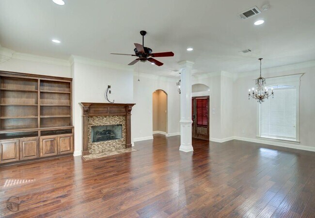 Building Photo - 520 Falling Water Cir