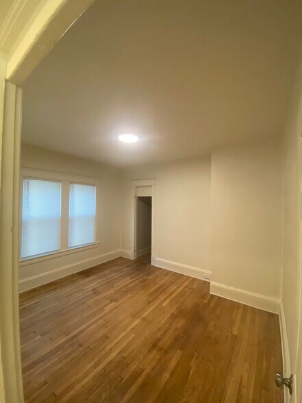 Building Photo - 1323 W 102nd St