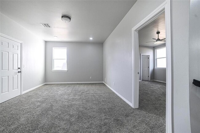 Building Photo - 4715 White Tail Ct