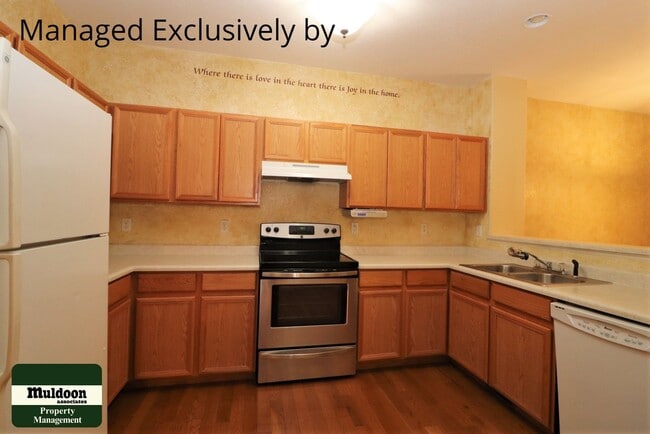 Building Photo - Northeast Pet Friendly Townhome!