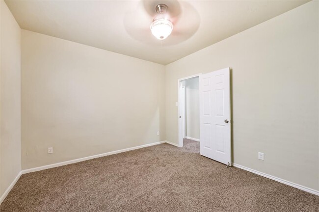 Building Photo - 7530 Oakleigh Dr