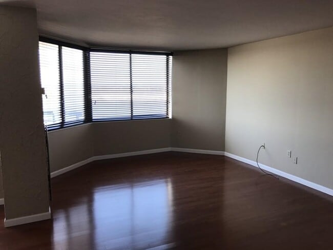 Building Photo - 1040 Harmon Cove Tower
