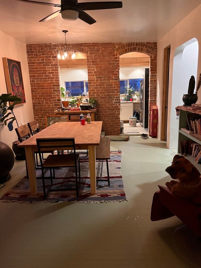 Building Photo - Charming 2 Bedroom, 2 Bath House for Rent!