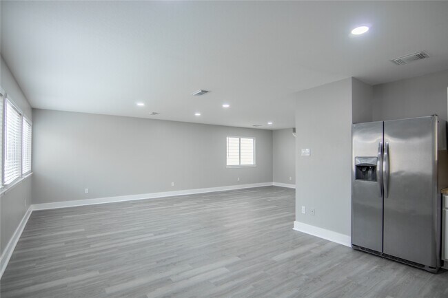 Building Photo - 20911 Young Meadows Way