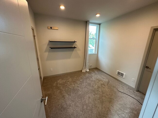 Building Photo - Beautiful high end home in Ballard fir Rent!