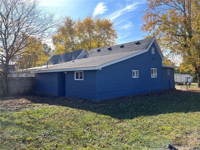 Building Photo - 3 Bedroom and 1 Bath