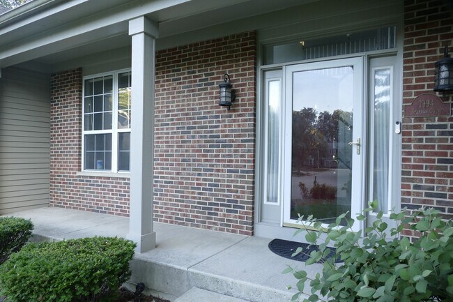 Building Photo - 1994 Sparrow Ct