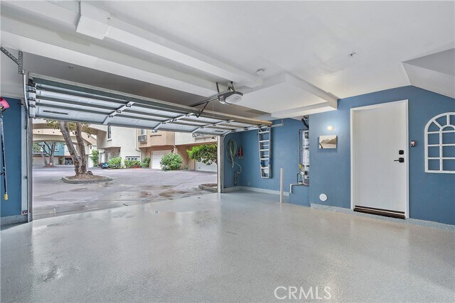 Building Photo - 15 Florentine