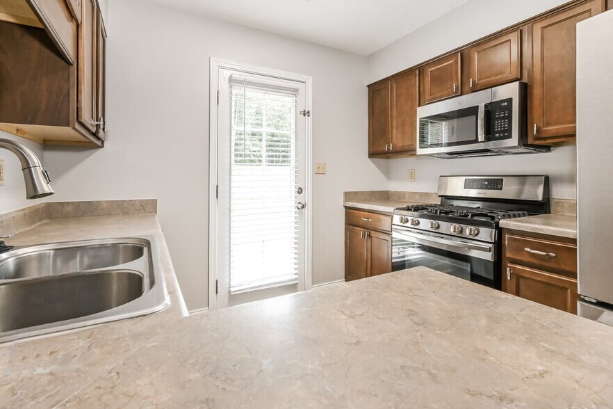 Building Photo - 3030 Caitlynn Cir S