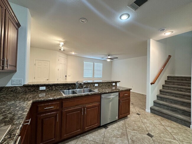 Building Photo - Summerlin Townhome