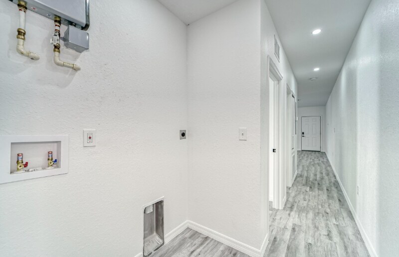 Building Photo - 739 Pineville Ln