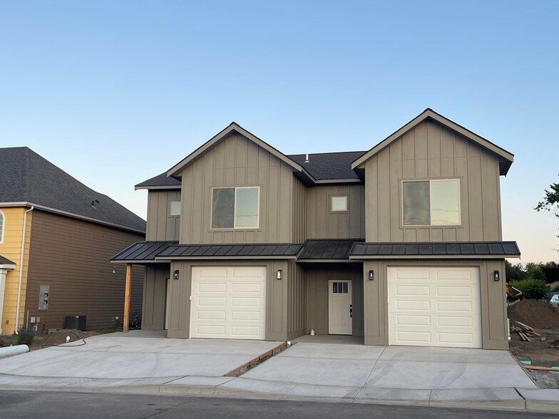 Building Photo - 1502 SE Landen Dr