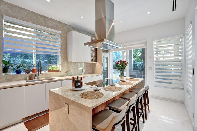 Building Photo - 20824 NE 37th Ave