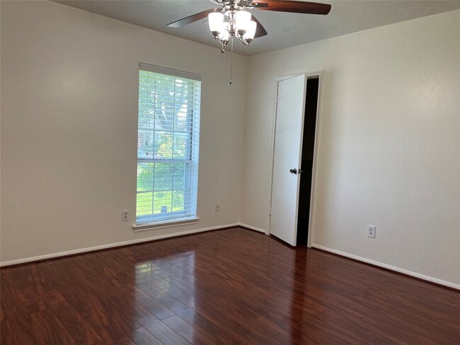 Building Photo - 8831 Hendon Ln