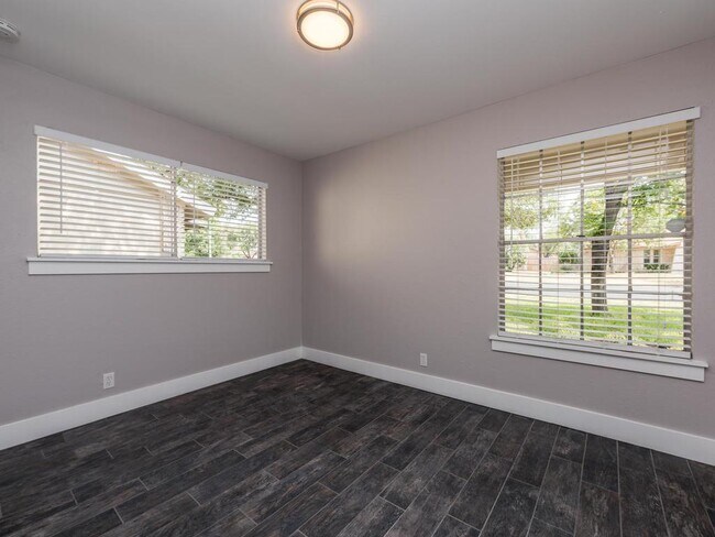 Building Photo - 3910 Hillside Dr