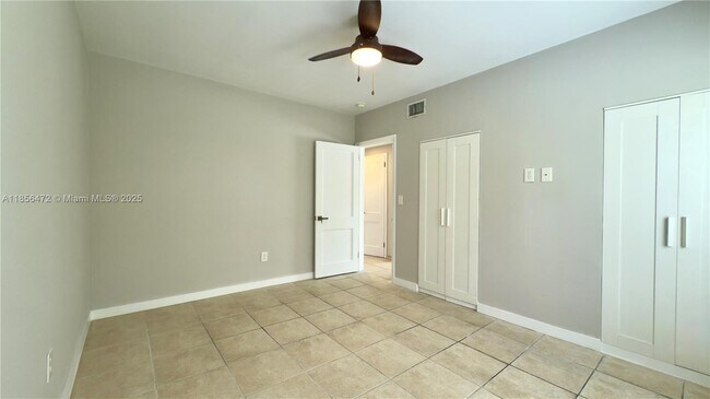 Building Photo - 534 SW 6th Ct