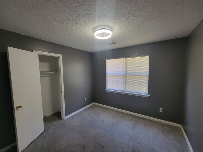 Building Photo - 1846 S Barton Dr