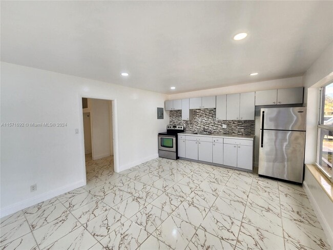 Building Photo - 4172 SW 21st St