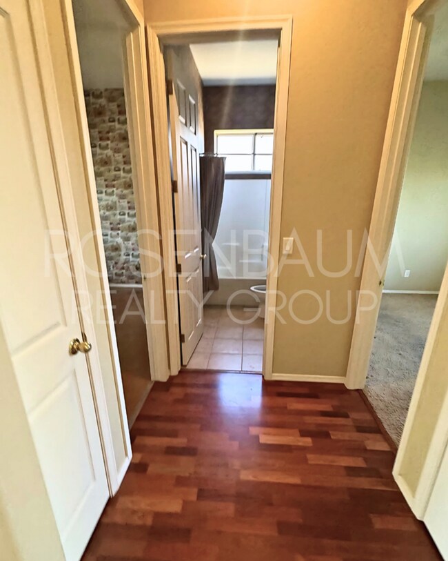 Building Photo - Beautiful 3-bedrooms, 2-baths home in the ...