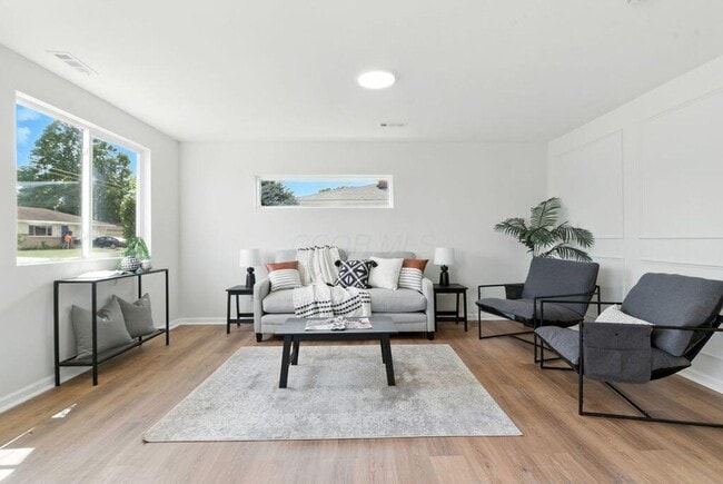 Building Photo - Charming 2-Bed / 1-Bath Ranch in Quiet Col...