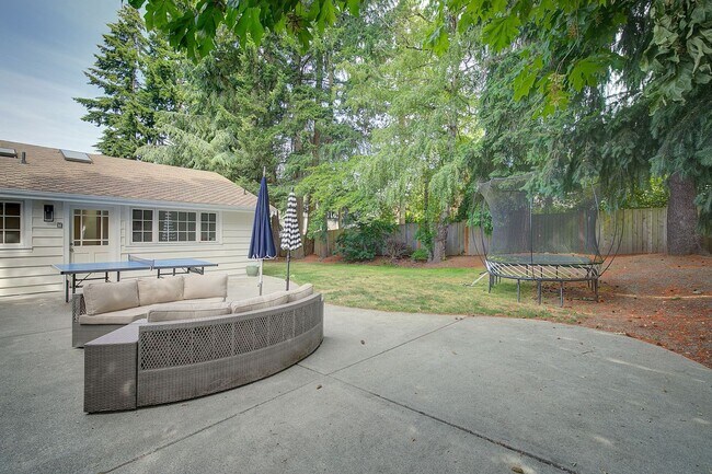 Building Photo - 5bd/2.75ba Mercer Island Home