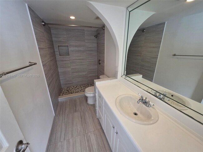 Building Photo - 3944 NE 167th St