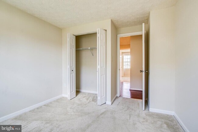 Building Photo - 6324 Lightburn Ct