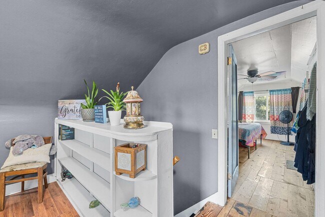 Building Photo - 206 W Jenkins Ave