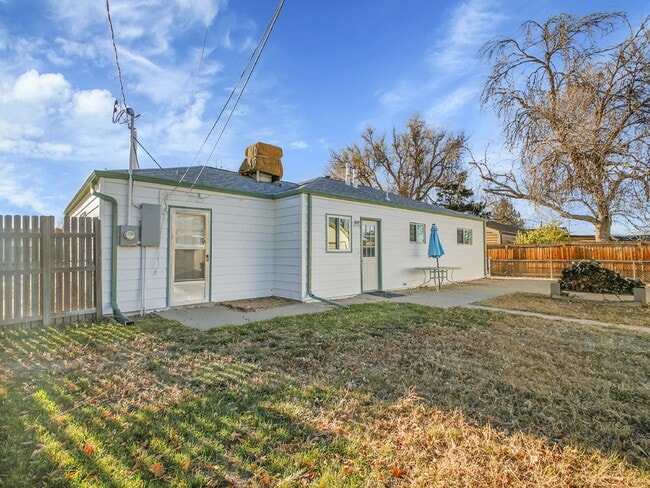 Building Photo - $2,340.95 - $300 OFF - First 2 Months'Rent - 3 Bedrooms, 1.5 Bathrooms, Single Family Home in Aur...