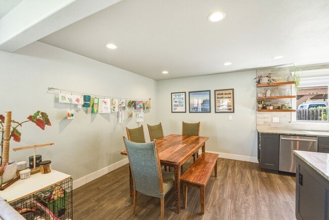 Building Photo - Bright & Spacious 4-Bedroom Haven Just Minutes from Leavenworth Village