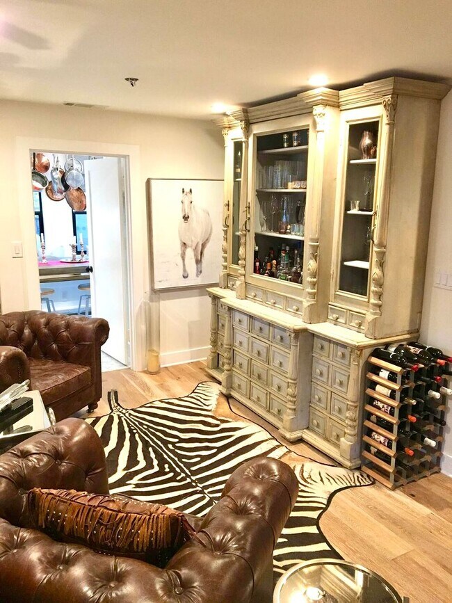 Building Photo - Fully Furnished Stunning Calistoga Retreat