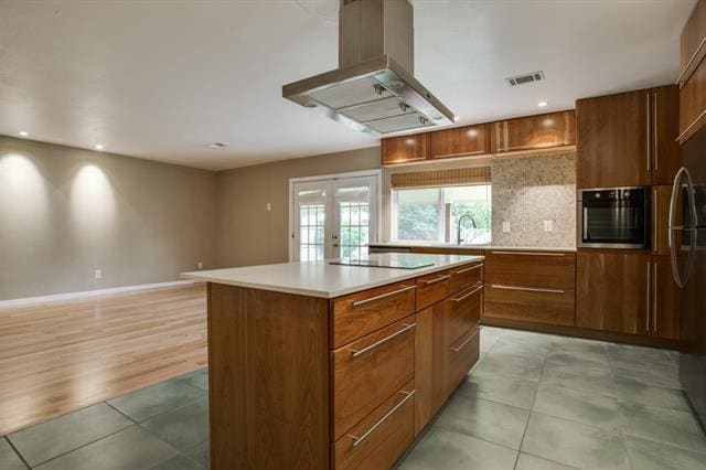 Building Photo - 2312 Versailles Dr