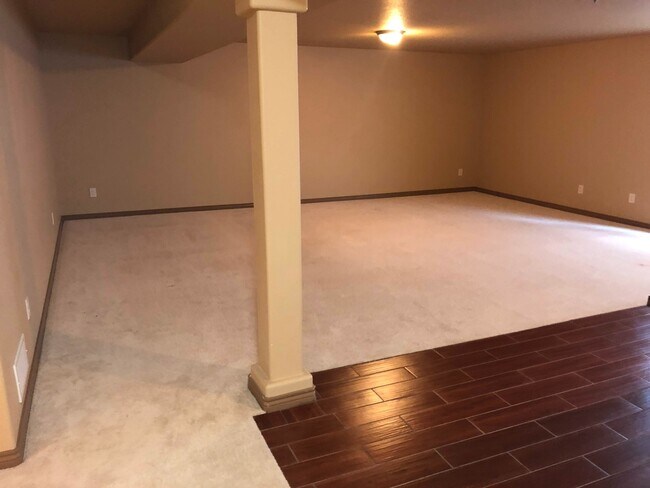 Building Photo - Ranch Style 4 Bedroom Home in Cordera...sh...