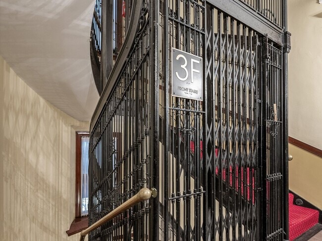 Building Photo - 1210 N Astor St