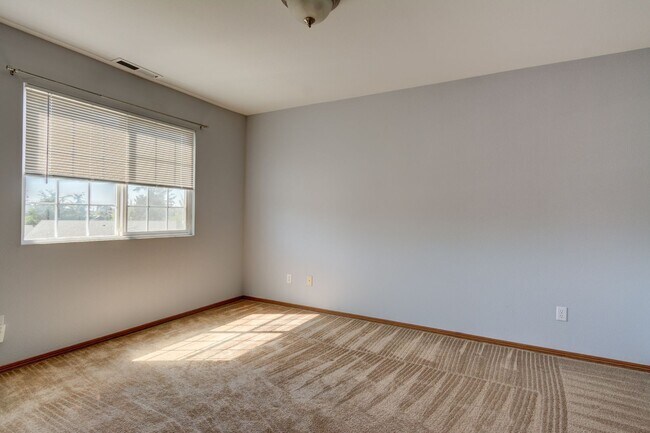 Building Photo - 972 NW Quarterdeck Loop
