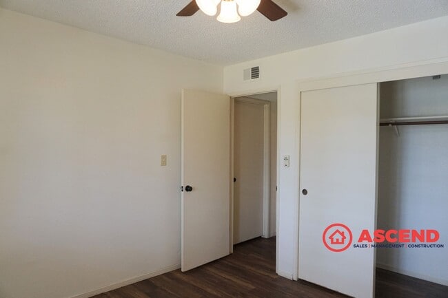 Building Photo - Cute home located in the Southwest!