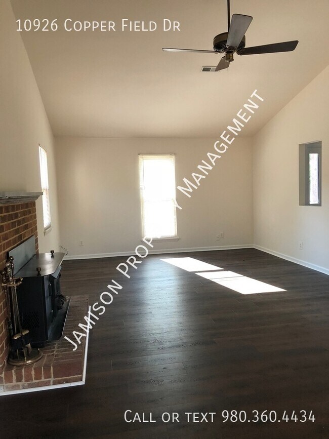 Building Photo - 10926 Copperfield Dr