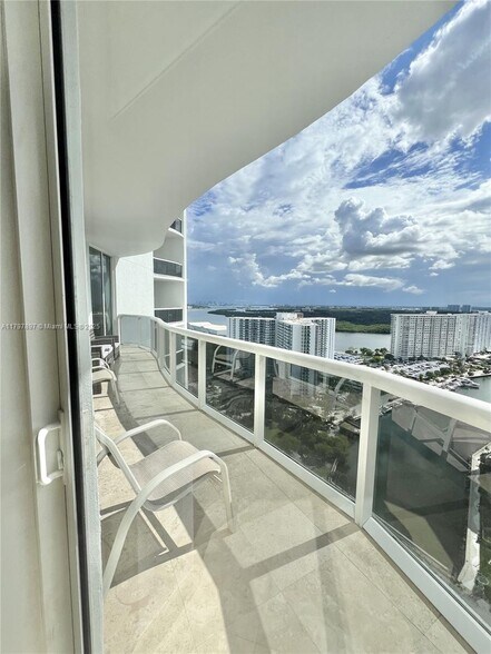 Building Photo - 15901 Collins Ave