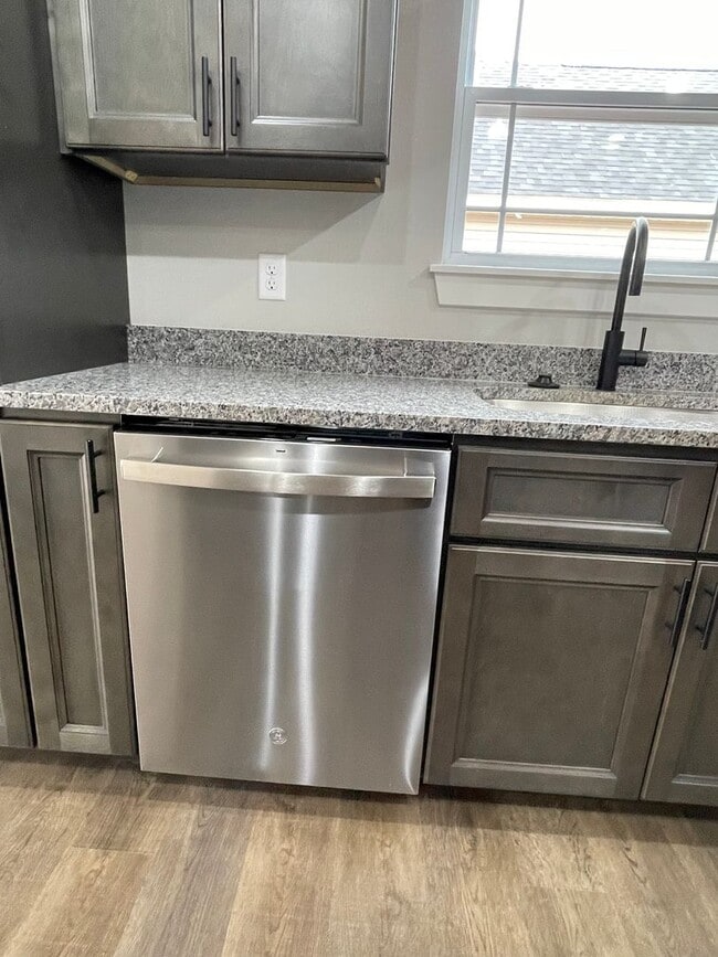 Building Photo - NEW CONSTRUCTION 3 Bed 2 Bath FOR RENT in Waynesville