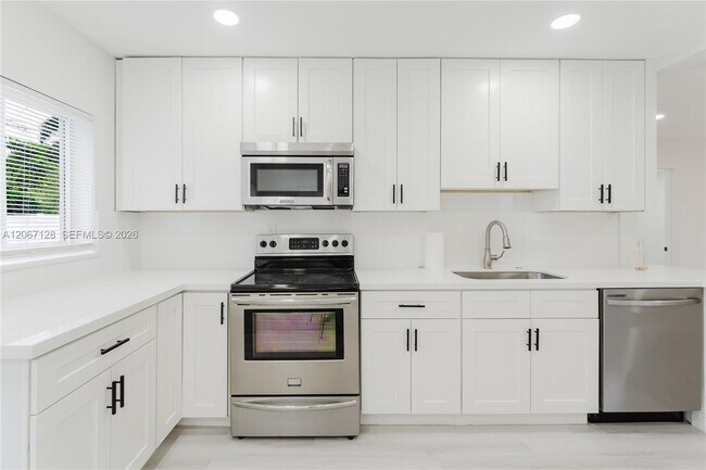 Building Photo - 481 NE 51st St