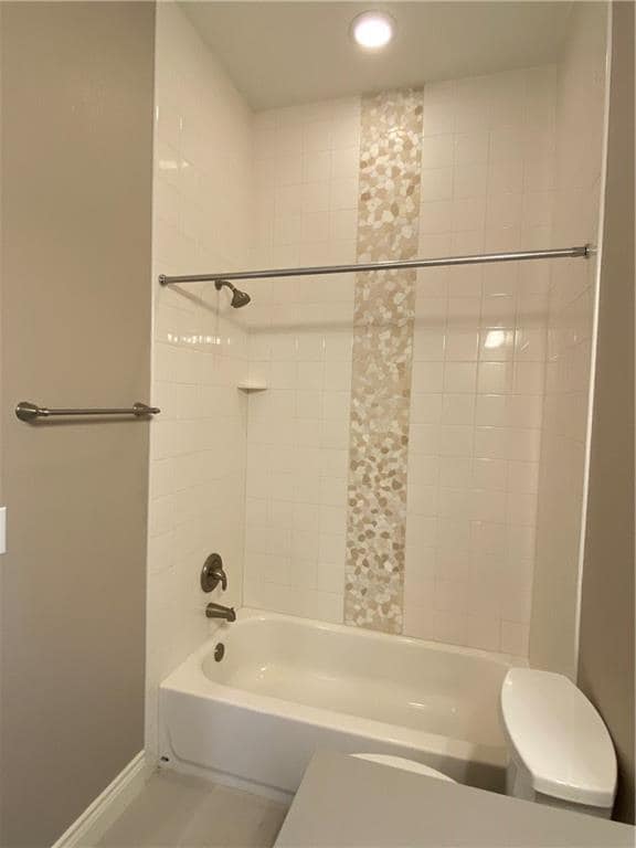 Building Photo - 606 W 1st St